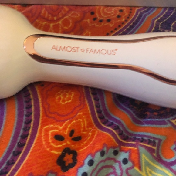 Volumizing hair dryer - Picture 2 of 3